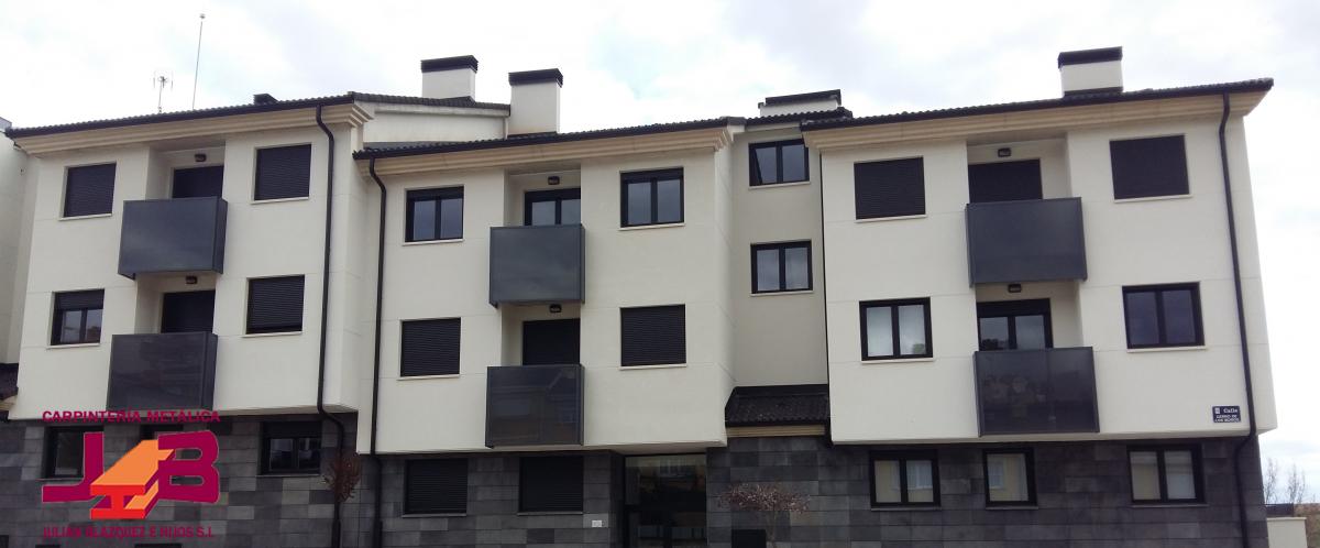Balcones colgantes en viviendas